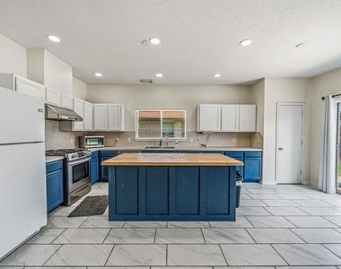 9641 Weldridge Drive - Photo Thumbnail 9