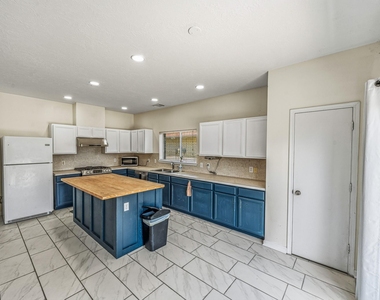 9641 Weldridge Drive - Photo Thumbnail 10
