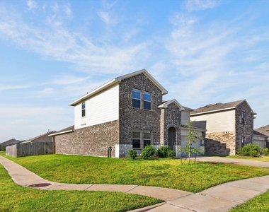 21311 Orono Heights Trail - Photo Thumbnail 2