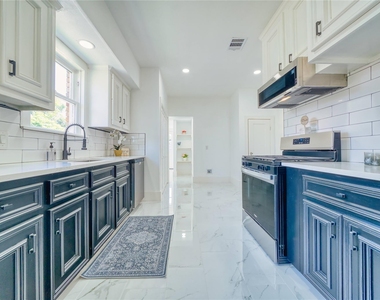 1569 Elliott Street - Photo Thumbnail 13