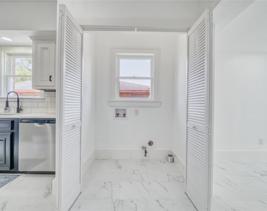 1569 Elliott Street - Photo Thumbnail 18