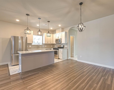 910 King Street - Photo Thumbnail 9