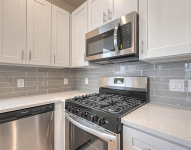 910 King Street - Photo Thumbnail 13