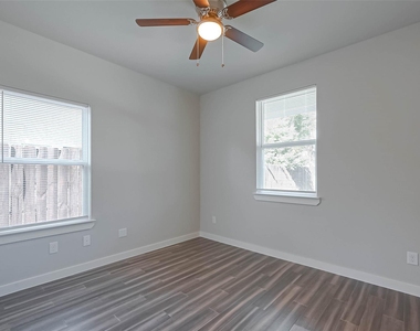 910 King Street - Photo Thumbnail 25