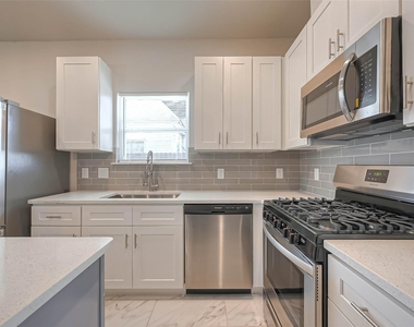 910 King Street - Photo Thumbnail 12