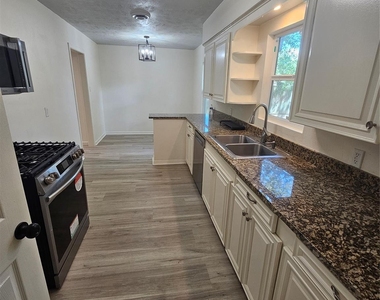 3016 Lincoln Street - Photo Thumbnail 2