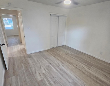 3016 Lincoln Street - Photo Thumbnail 5