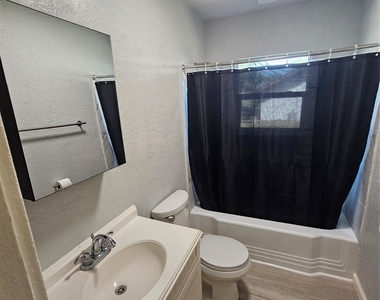 3016 Lincoln Street - Photo Thumbnail 3