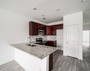 16888 Kempwood - Photo Thumbnail 10
