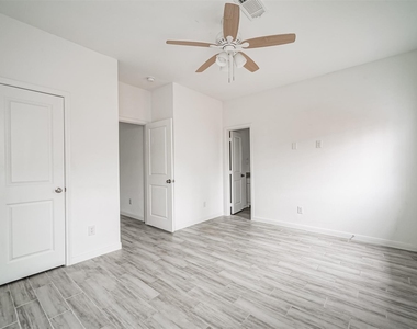 16888 Kempwood - Photo Thumbnail 15