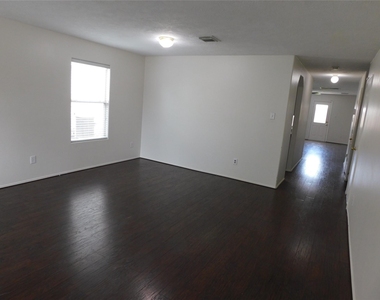 19130 Yaupon Ranch Drive - Photo Thumbnail 2