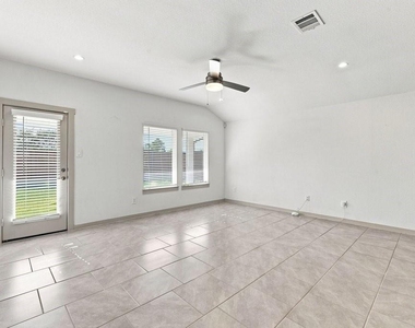 6906 Aspen Highlands Court - Photo Thumbnail 4