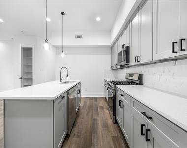 6530 Tuskegee Street - Photo Thumbnail 3