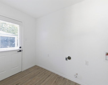 6211 Dumfries Drive - Photo Thumbnail 22