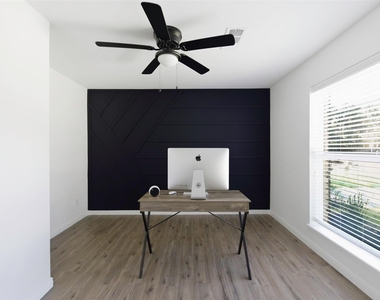 6211 Dumfries Drive - Photo Thumbnail 5