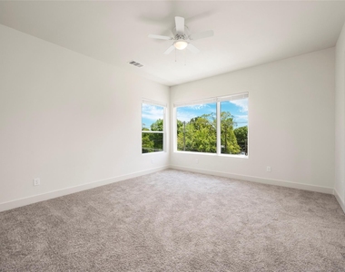 2102 Live Oak Street - Photo Thumbnail 10