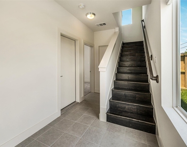 2102 Live Oak Street - Photo Thumbnail 2