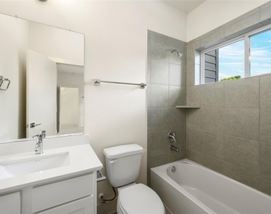 2102 Live Oak Street - Photo Thumbnail 4