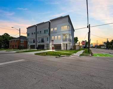 2102 Live Oak Street - Photo Thumbnail 21