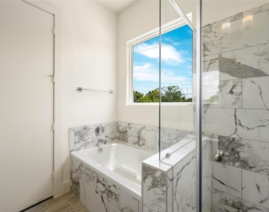 2102 Live Oak Street - Photo Thumbnail 13