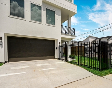 2102 Live Oak Street - Photo Thumbnail 1
