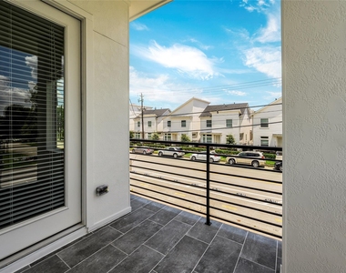 2102 Live Oak Street - Photo Thumbnail 9
