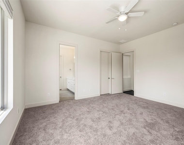 2102 Live Oak Street - Photo Thumbnail 11