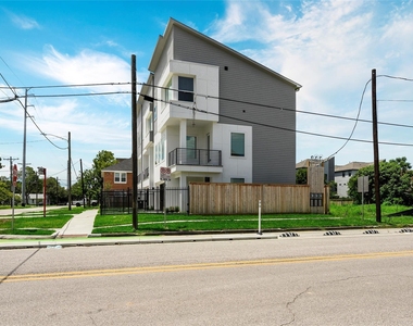 2102 Live Oak Street - Photo Thumbnail 20