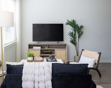 1505 Oliver Street - Photo Thumbnail 3