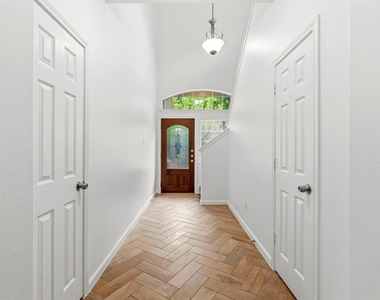 103 Ledgestone Place - Photo Thumbnail 4