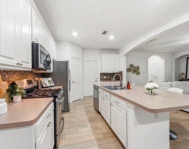 103 Ledgestone Place - Photo Thumbnail 13