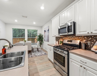 103 Ledgestone Place - Photo Thumbnail 14