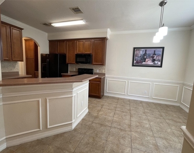 6410 E Linpar Court - Photo Thumbnail 5