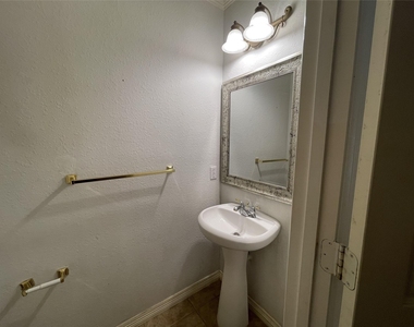 6410 E Linpar Court - Photo Thumbnail 10