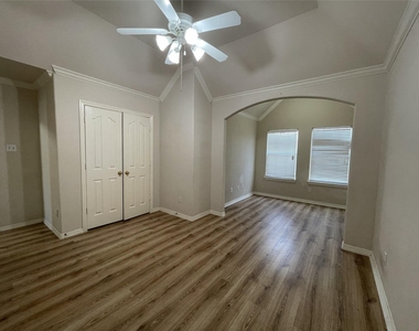 6410 E Linpar Court - Photo Thumbnail 17