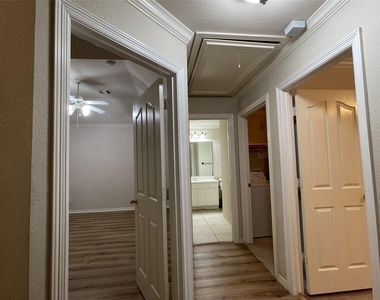 6410 E Linpar Court - Photo Thumbnail 15