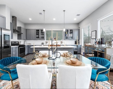 414 Yale Oaks Lane Lane - Photo Thumbnail 4