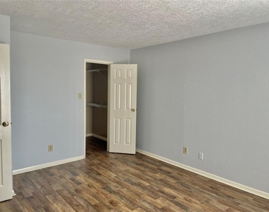3025 Walnut Bend Lane - Photo Thumbnail 12