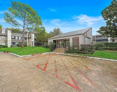 3025 Walnut Bend Lane - Photo Thumbnail 14