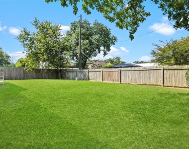 2817 Lancaster Lane - Photo Thumbnail 5