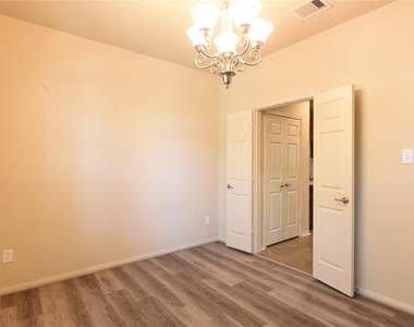 118 E Lasting Spring Circle - Photo Thumbnail 8