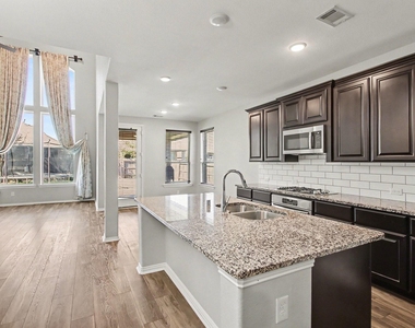 11022 Croftmore Drive - Photo Thumbnail 13