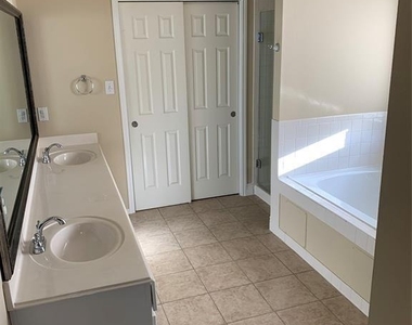 18019 Oak Orchard Lane - Photo Thumbnail 14