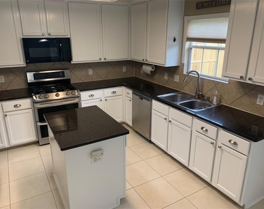 18019 Oak Orchard Lane - Photo Thumbnail 9