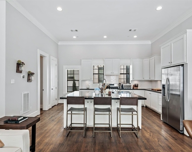 1504 Knox Street - Photo Thumbnail 8
