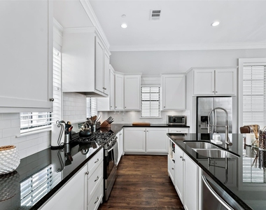1504 Knox Street - Photo Thumbnail 9