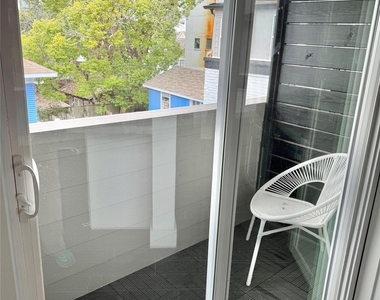 412 Pacific Street - Photo Thumbnail 2