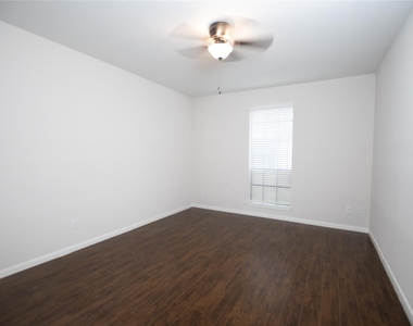2475 Underwood Street - Photo Thumbnail 1