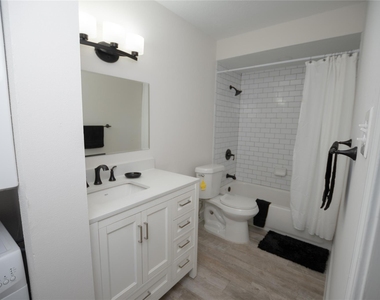 2475 Underwood Street - Photo Thumbnail 7