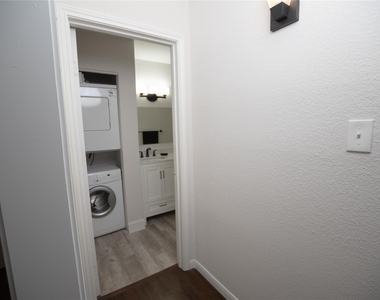 2475 Underwood Street - Photo Thumbnail 6